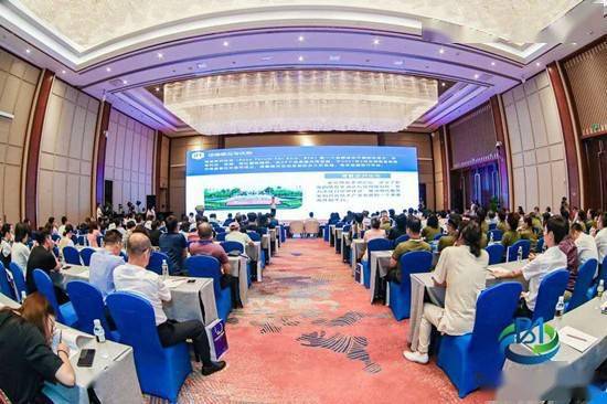 自由貿(mào)易港的發(fā)展 新機遇 2020博鰲旅游發(fā)展論壇暨旅游商品博覽會 在海南開幕